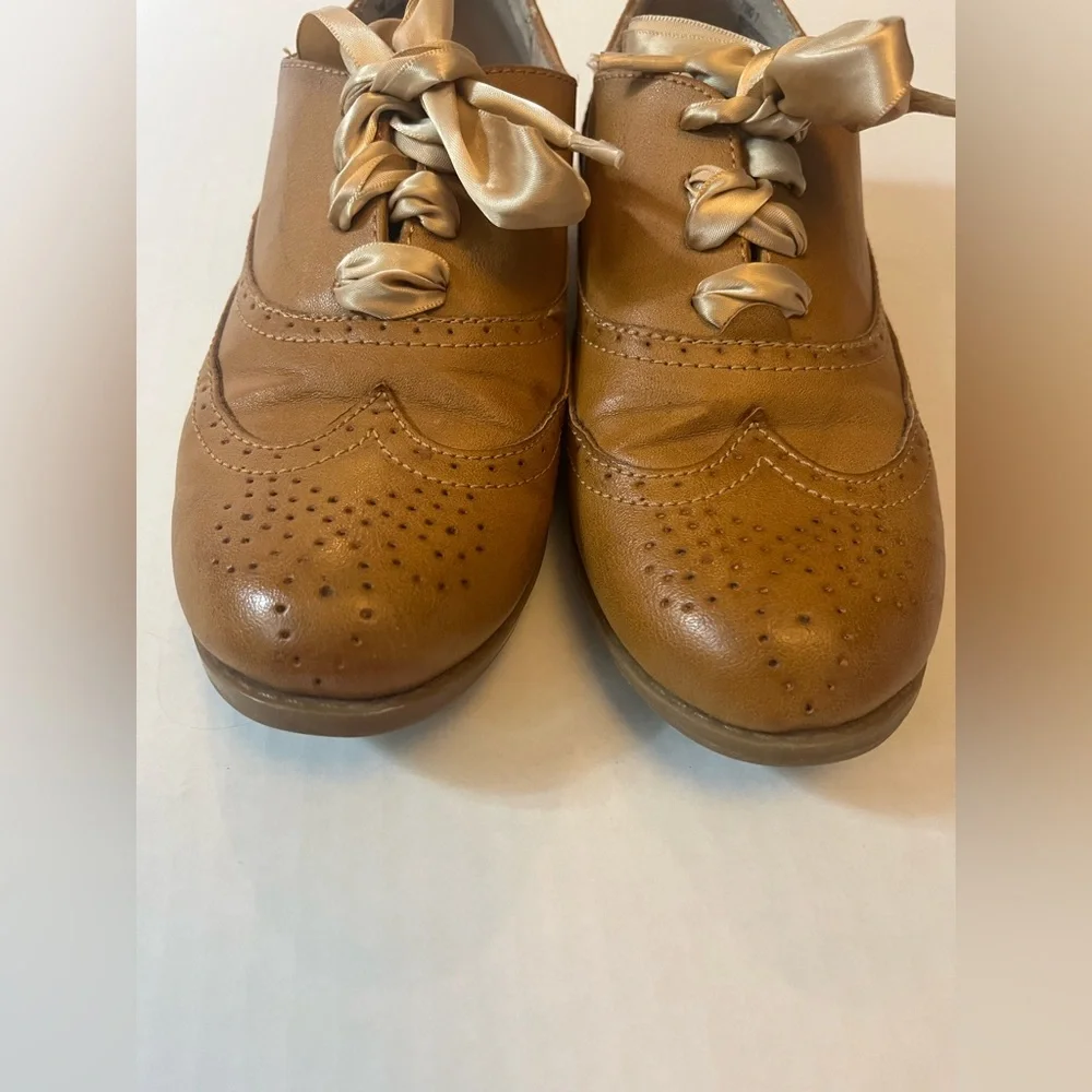 White Mountain Leather Wing Tip Oxford Shoes SZ 7.5